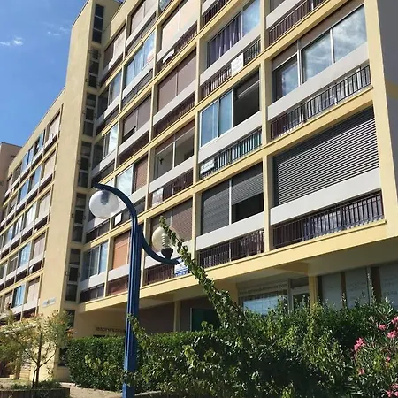 Apartment Meuble 28m2 Vue Cote Centre Et Massif De La Gardiole *