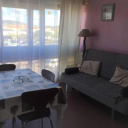 Meuble 28m2 Vue Cote Centre Et Massif De La Gardiole Apartment